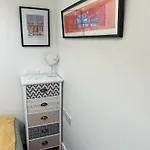 Central Ensuite Guest Unit With Ac And Free On-Street Parking