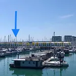 Brighton Water Cabin At The Marina, Free Parking By My Getaways