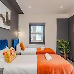 Three Bedroom Flat 2 Bathrooms I Super Central Locationi Next To Brighton Beach