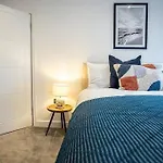 Charming 2 Bedroom Flat I Next To Brighton Station