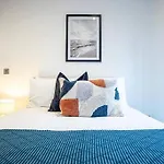 Charming 2 Bedroom Flat I Next To Brighton Station