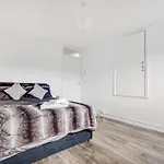 Luxury 3 Bedroom Home In Brighton