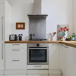 Stylish Mansion Apartment - Seaviews - Hove Free Parking