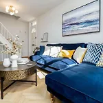 Gorgeous Seaside Mews
