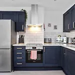 Queens Mile 2 With Free Parking By My Getaways