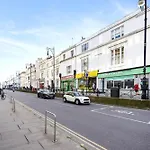 Queens Mile 1 With Free Parking By My Getaways