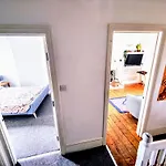 Great Entire 2 Bedroom - Central Brighton
