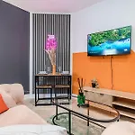 Super Central Studio Next To Shopping Center & Brighton Beach