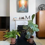 Host & Stay - Grove Townhouse
