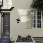 Myrtle Cottage With Free Parking By My Getaways