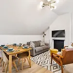 Newly Refurbished Apartment In Brighton Sleeps 7