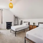 Newly Refurbished Apartment In Brighton Sleeps 7
