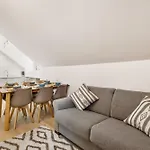 Newly Refurbished Apartment In Brighton Sleeps 7