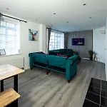 Chesterfield Apartment, City Central