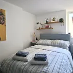 Molly Marine - Bespoke 2 Bedroom Courtyard Apartment - 1 Minute From Brighton Pier