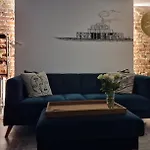 Molly Marine - Bespoke 2 Bedroom Courtyard Apartment - 1 Minute From Brighton Pier