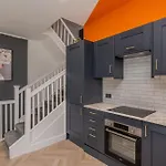 Stylish 3 Bedroom Apartment Next To Brighton Beach And Shopping Center