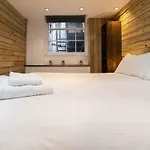 Host & Stay - Grafton Woodshack