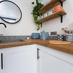 Host & Stay - Islingword Studio