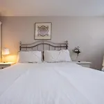 Host & Stay - Downs Valley House