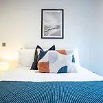 Amazing 2 Bedroom Flat Next To Brighton Station