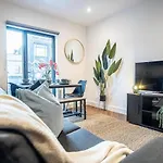Amazing 2 Bedroom Flat Next To Brighton Station