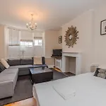 Perfect Seaside Getaway I Central Big Town House Next To Brighton Beach I First Choice For Big Group & Family Stay
