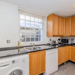 Perfect Seaside Getaway I Central Big Town House Next To Brighton Beach I First Choice For Big Group & Family Stay