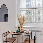 Beautiful 1 Bedroom Flat Next To Brighton Station & Brighton Beach