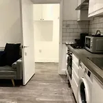 Brighton 2 Bed 2 Bath & Terrace