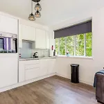 1 Bedroom Apartment By Humming Nest Short Lets & Serviced Accommodation Brighton With Free Wifi