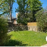 Spacious Room In A Tranquil , Comfortable Brighton City Apartment