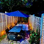 Three Bedroom House By Peacegrove Homes Short Lets & Serviced Accommodation Brighton With Free Wifi & Pet Friendly