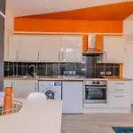 Central Brighton 2Bedroom 1 Bathroom Flat Next To Brighton Beach