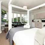 Guestready - Classy Studio In Brighton