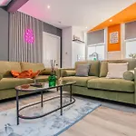 Stylish 2-Br Apt For 7 Guests Plus Free Parking In Church Road