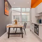 Stylish 3-Bedroom Flat Near Brighton Beach And Iconic Lanes