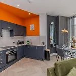 Beautiful Central Pad I Three Bedrooms I 2 Bathroom I Next To Brighton Beach I Slp 10