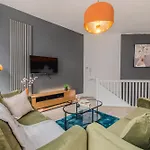 Beautiful Central Pad I Three Bedrooms I 2 Bathroom I Next To Brighton Beach I Slp 10