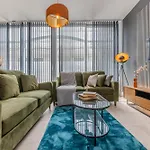 Beautiful Central Pad I Three Bedrooms I 2 Bathroom I Next To Brighton Beach I Slp 10