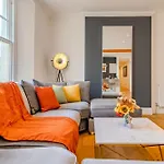 Free Parking I Beautiful Pad I Next To Brighton Beach I 2 Bedroom Flat