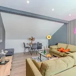 Luxe City Living L 2-Bedroom Flat With Free Parking