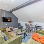 Luxe City Living L 2-Bedroom Flat With Free Parking
