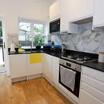 Luxury Apartment I Next To Brighton Beach And Shopping Center