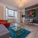 Roomy 2-Bedroom For A Peaceful Stay