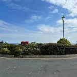 Comfortable 1-Bedroom Flat With Garden