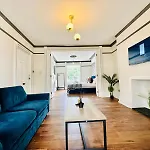 Cozy 1-Bedroom With Garden Access