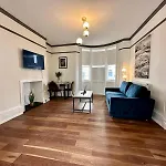 Cozy 1-Bedroom With Garden Access