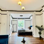 Cozy 1-Bedroom With Garden Access