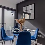 Beachside 1-Bedroom With Balcony